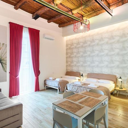 Toto E Peppino Luxury Rooms Napoli Bagian luar foto